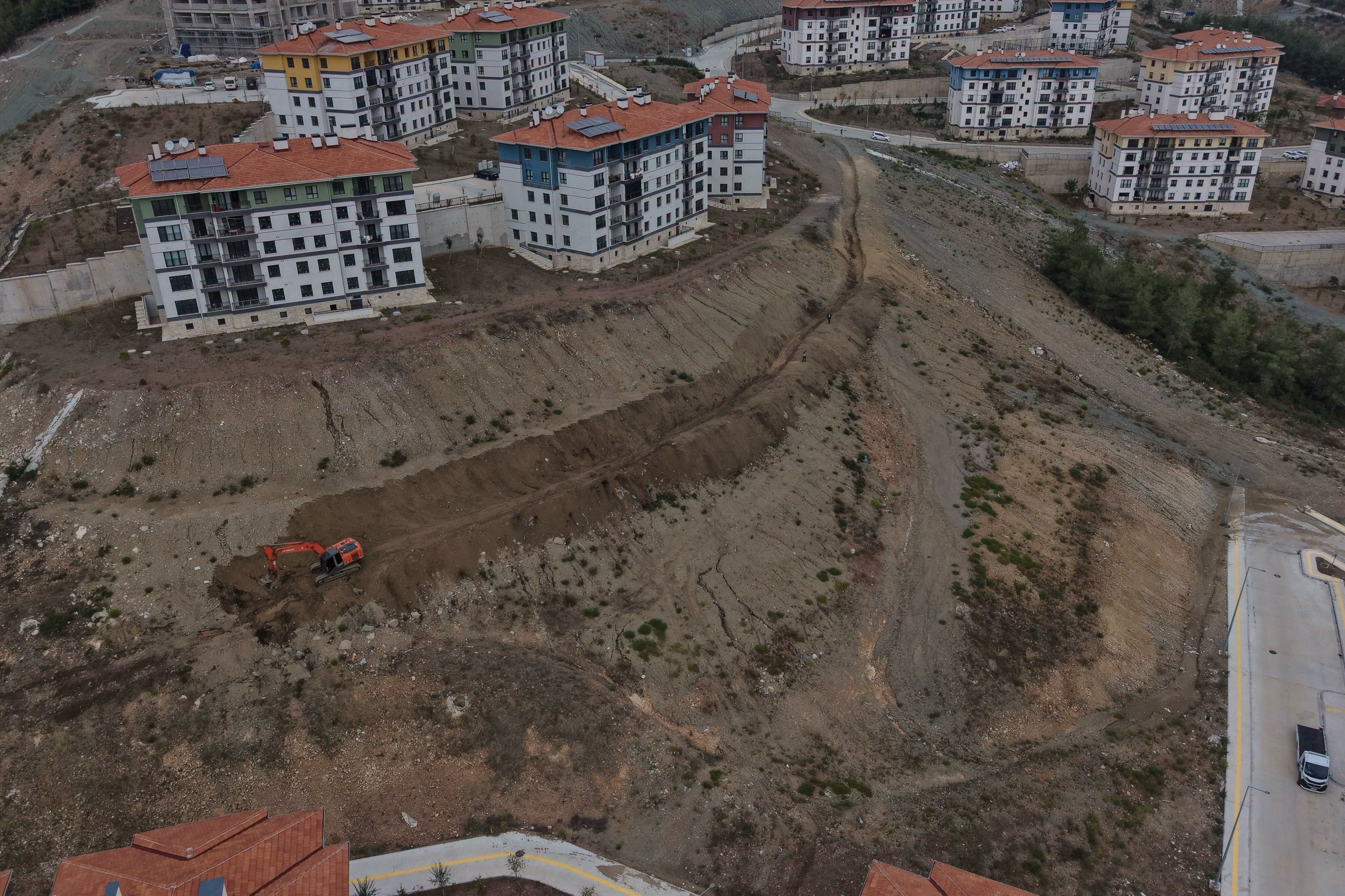 Bahçe’de Yağmur Suyu Kanal Çalışmaları Başladı (8)
