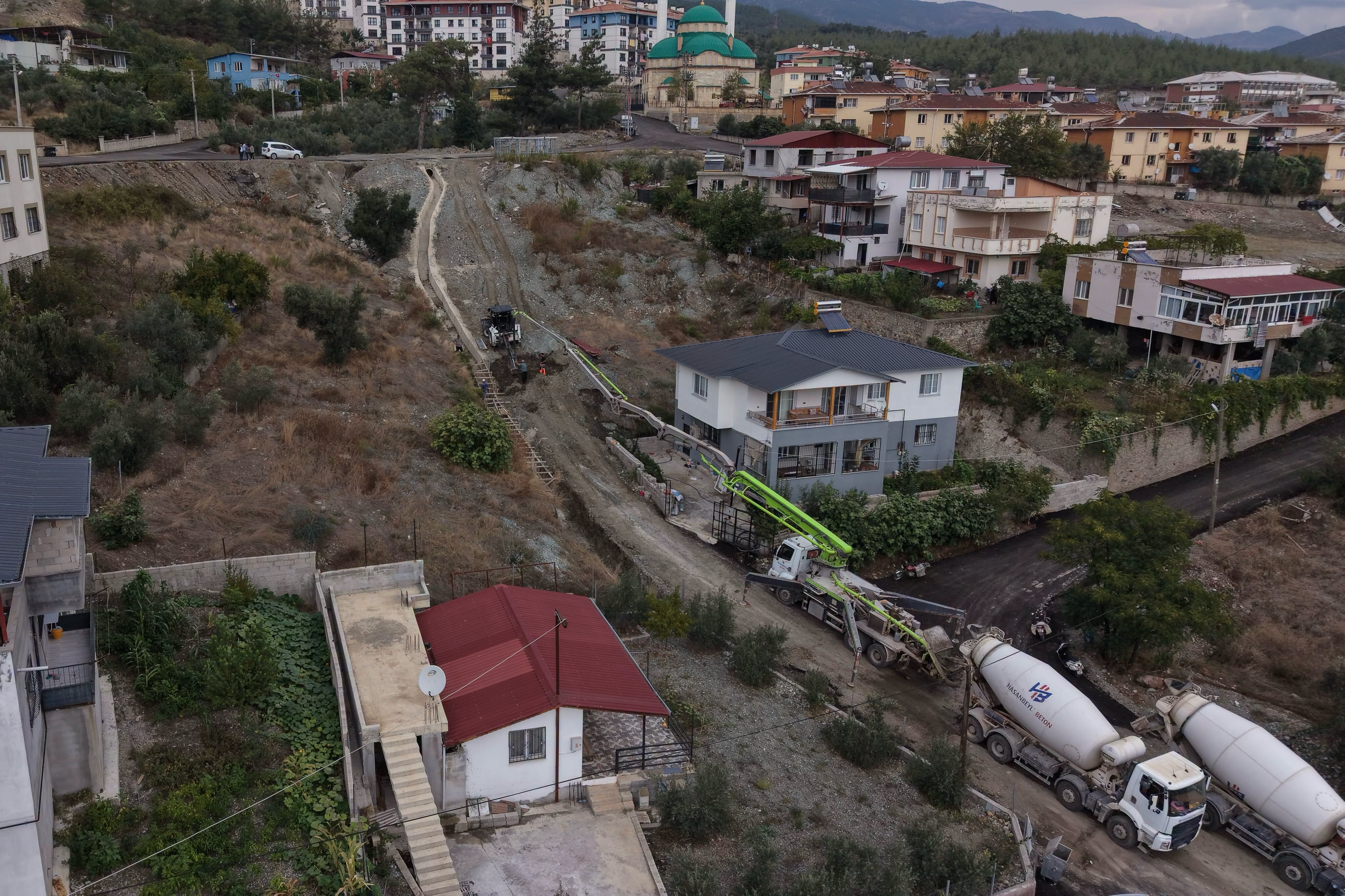 Bahçe’de Yağmur Suyu Kanal Çalışmaları Başladı (9)