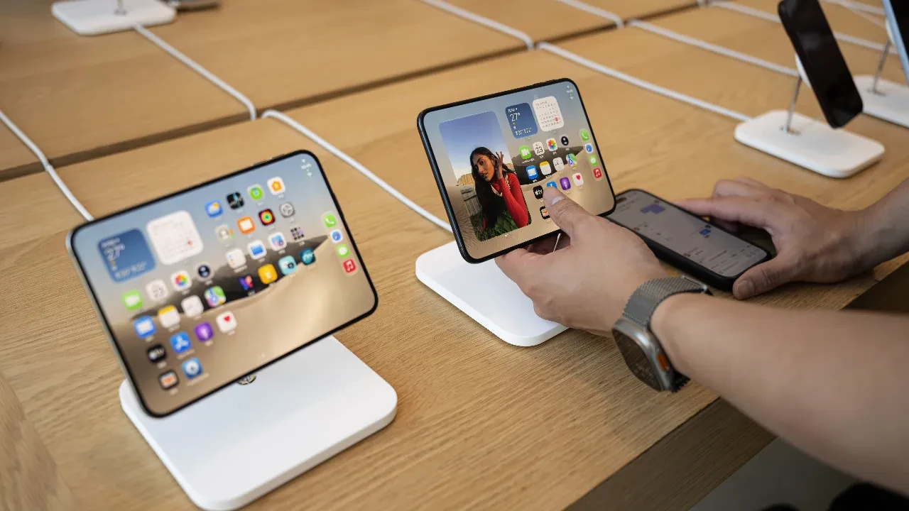 Çin’de Iphone Duo Satışa Çıktı, Mağazalarda Kuyruk Oluştu3