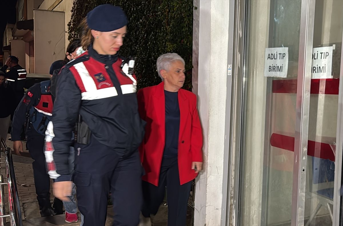 Çukurova Belediyesine yönelik operasyonda gözaltına alınan 49 kişi adliyeye sevk edildi