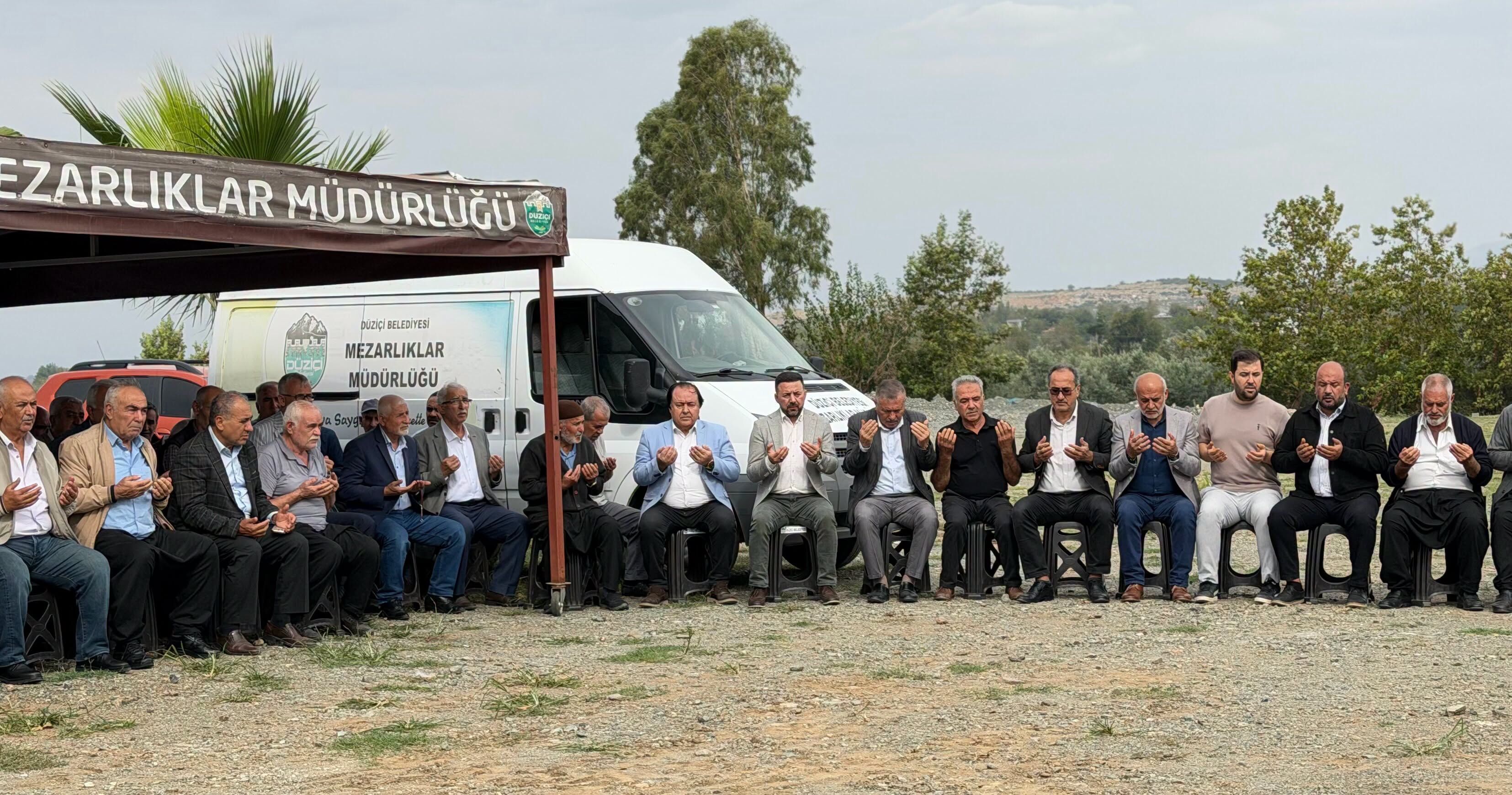 Düziçi Ak Parti İlçe Başkanı Kararmaz Cenazeye Katıldı1