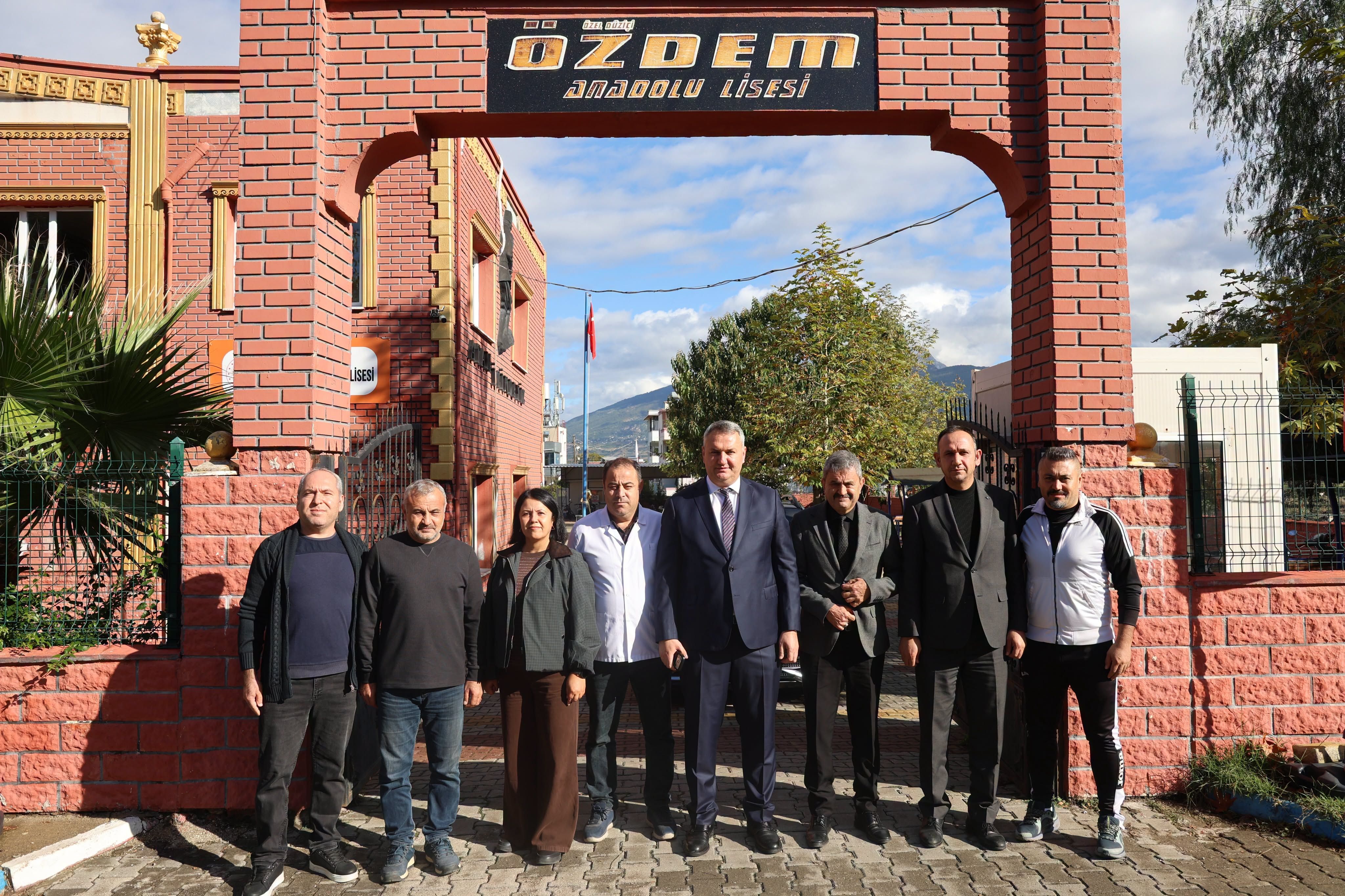 Düziçi Belediye Başkanı İba’dan Öğrenciye Bayrak Hediyesi2
