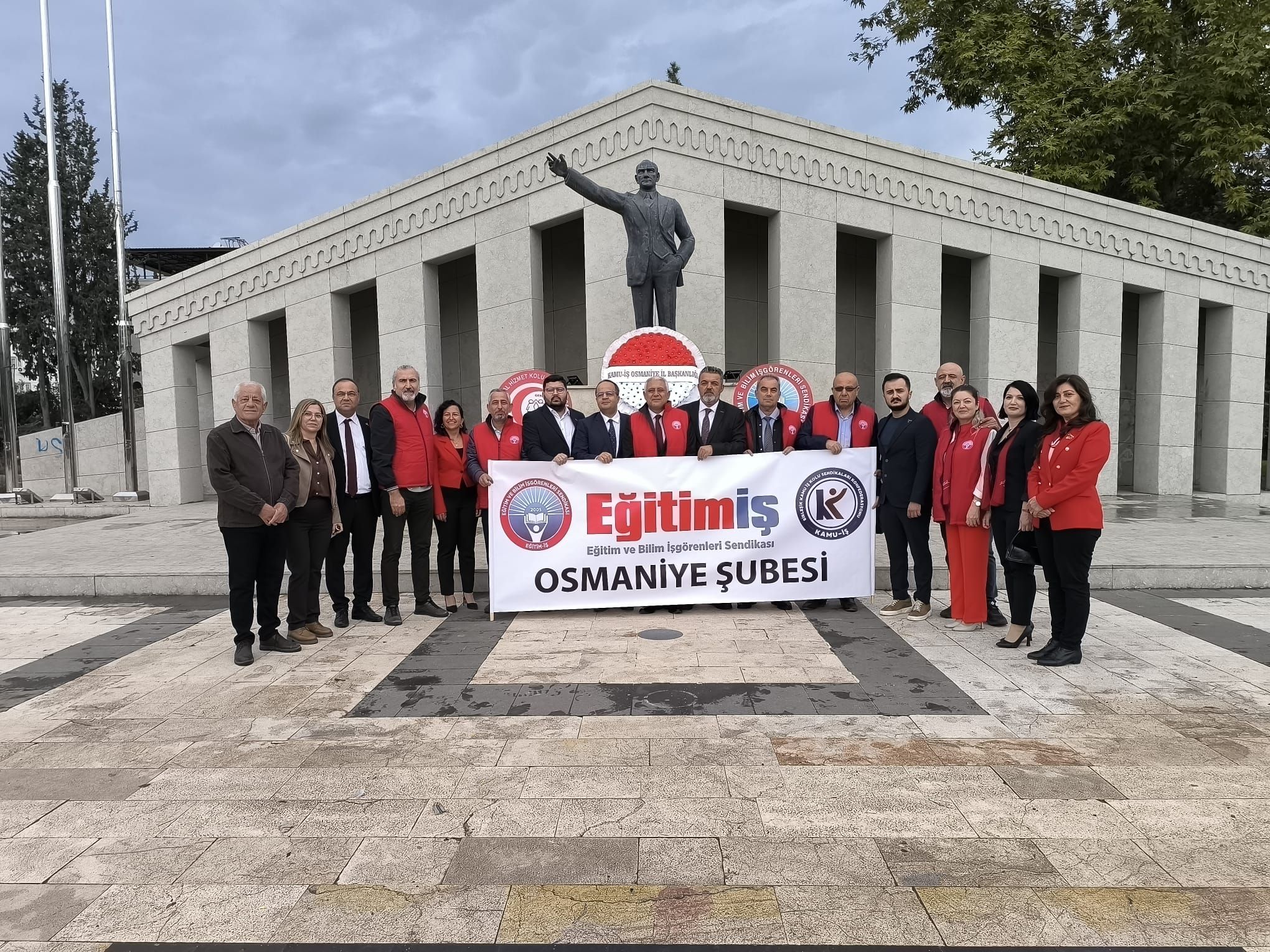 Eğitim İş Osmaniye’den Cumhuriyet’in 103. Yılında Çelenk Töreni (2)