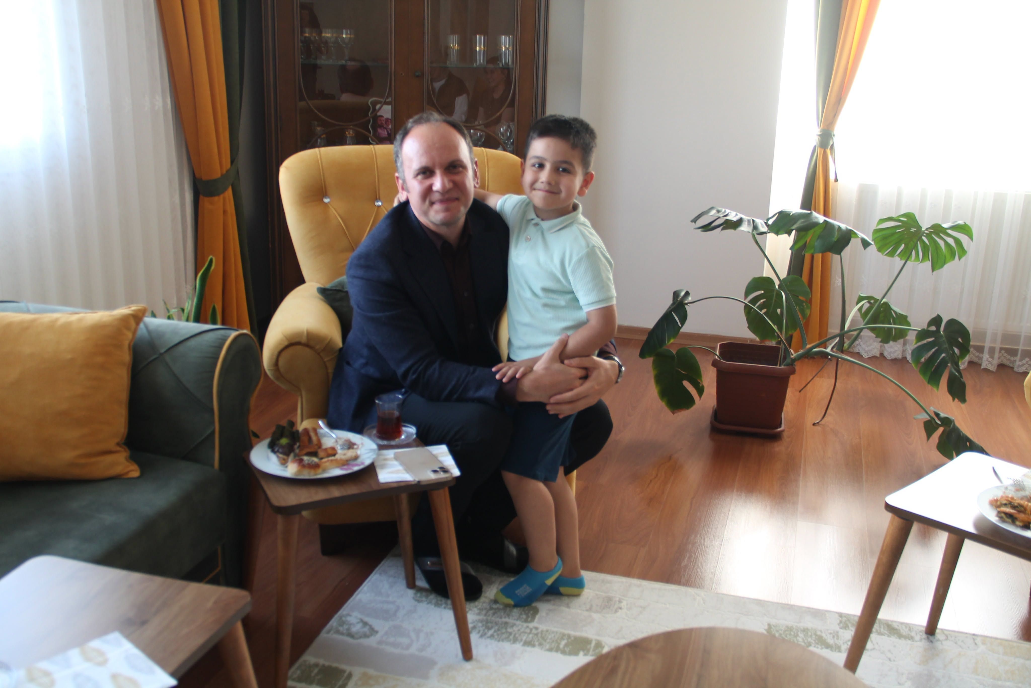 Erzin Kaymakamı Akpınar’dan Öğrenci Azra Özer’e Ziyaret1