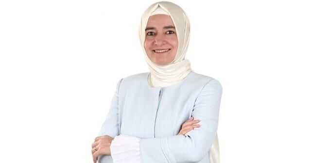 Fatma Betül Sayan Kaya kimdir Hayatı Ailesi Eğitimi ve Siyasi Kariyeri