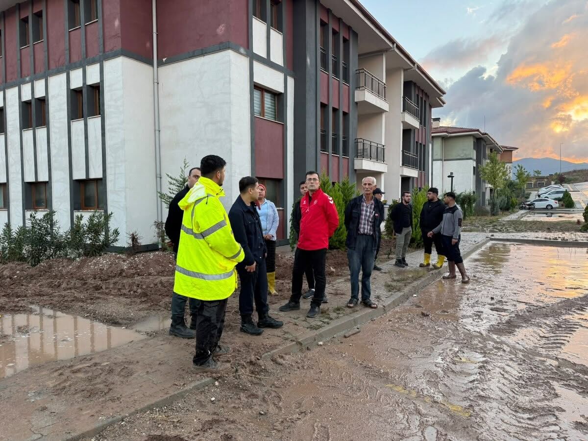 Hasanbeyli’de Sağanak Sonrası Toki̇ Konutlarında İnceleme (5)