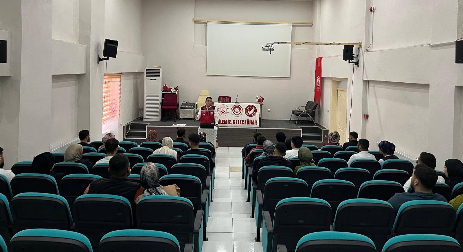 Hatay Altınözü’nde Madde Bağımlılığına Karşı Seminer