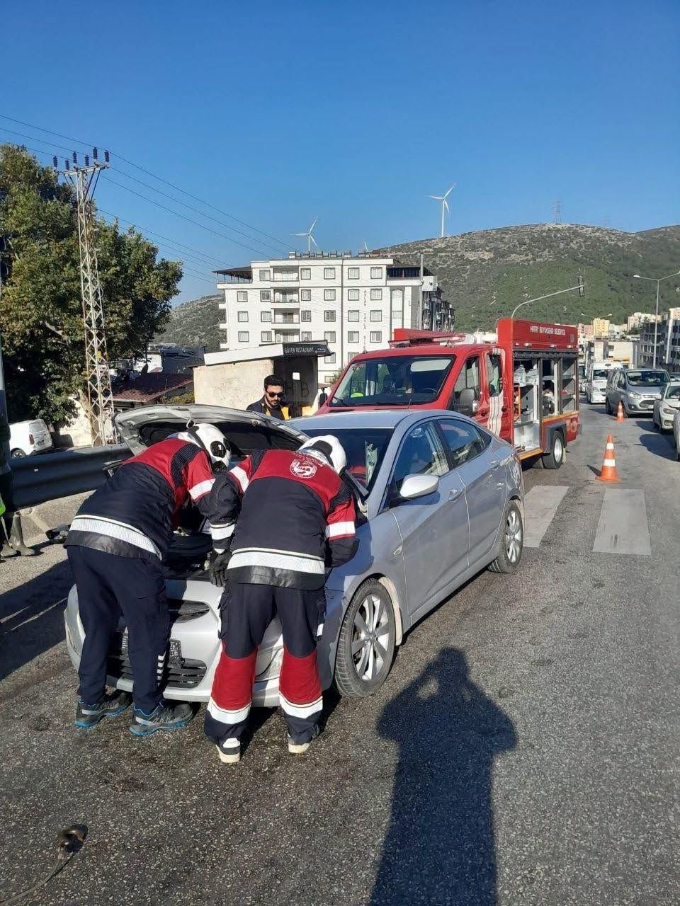 Hatay Belen’de Trafik Kazası Yaralı Vatandaş Kurtarıldı2