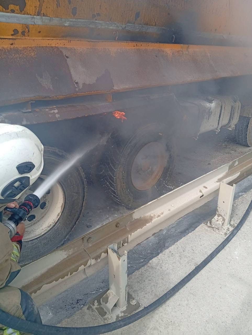 Hatay Defne’de Tır Yangını İtfaiyeden Hızlı Müdahale3