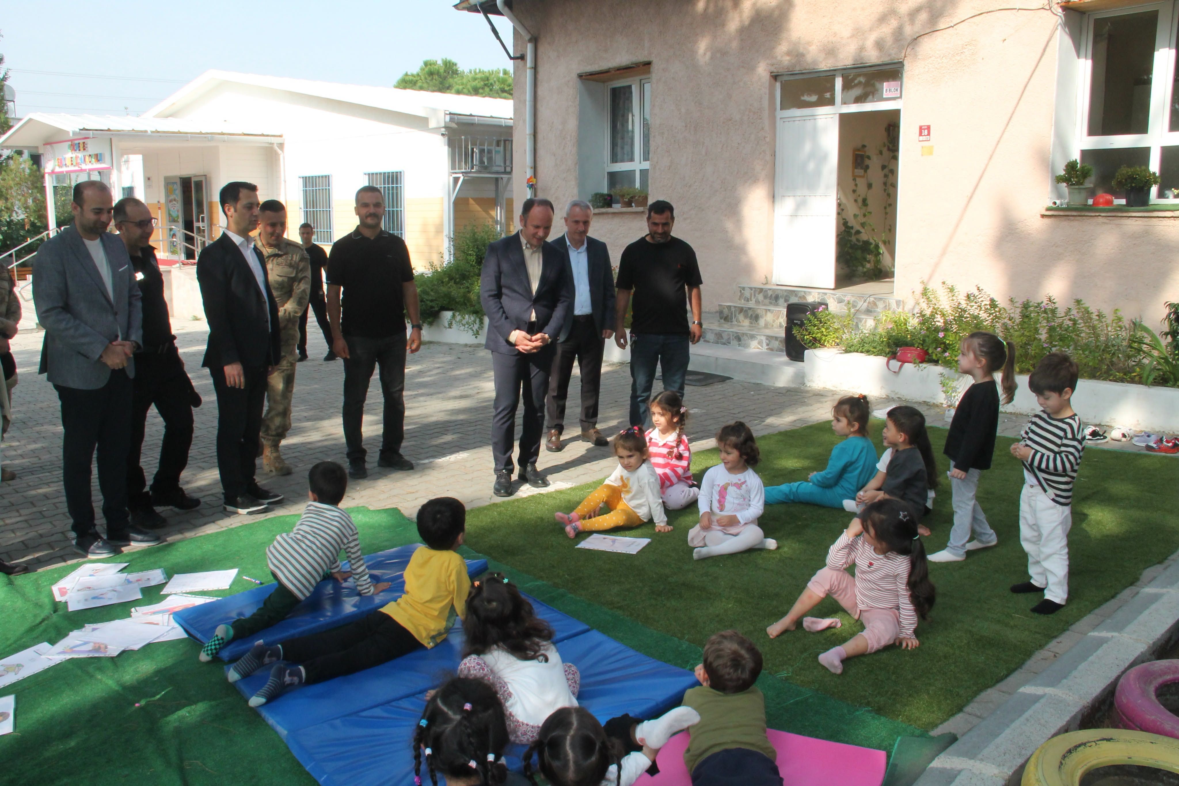Hatay Erzin Kaymakamı Akpınar'dan Anaokulu Ziyareti1 Kopya
