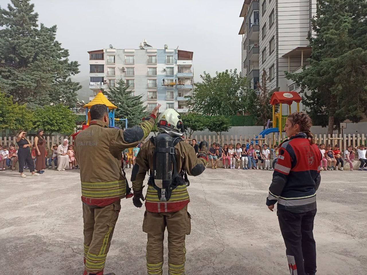 Hatay İskenderun’da Miniklere İtfaiye Eğitimi