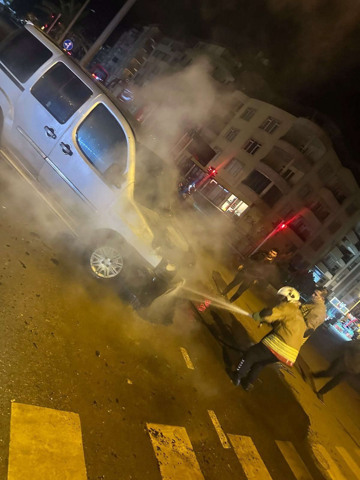 Hatay Reyhanlı'da Araç Yangınına İtfaiyeden Müdahale3