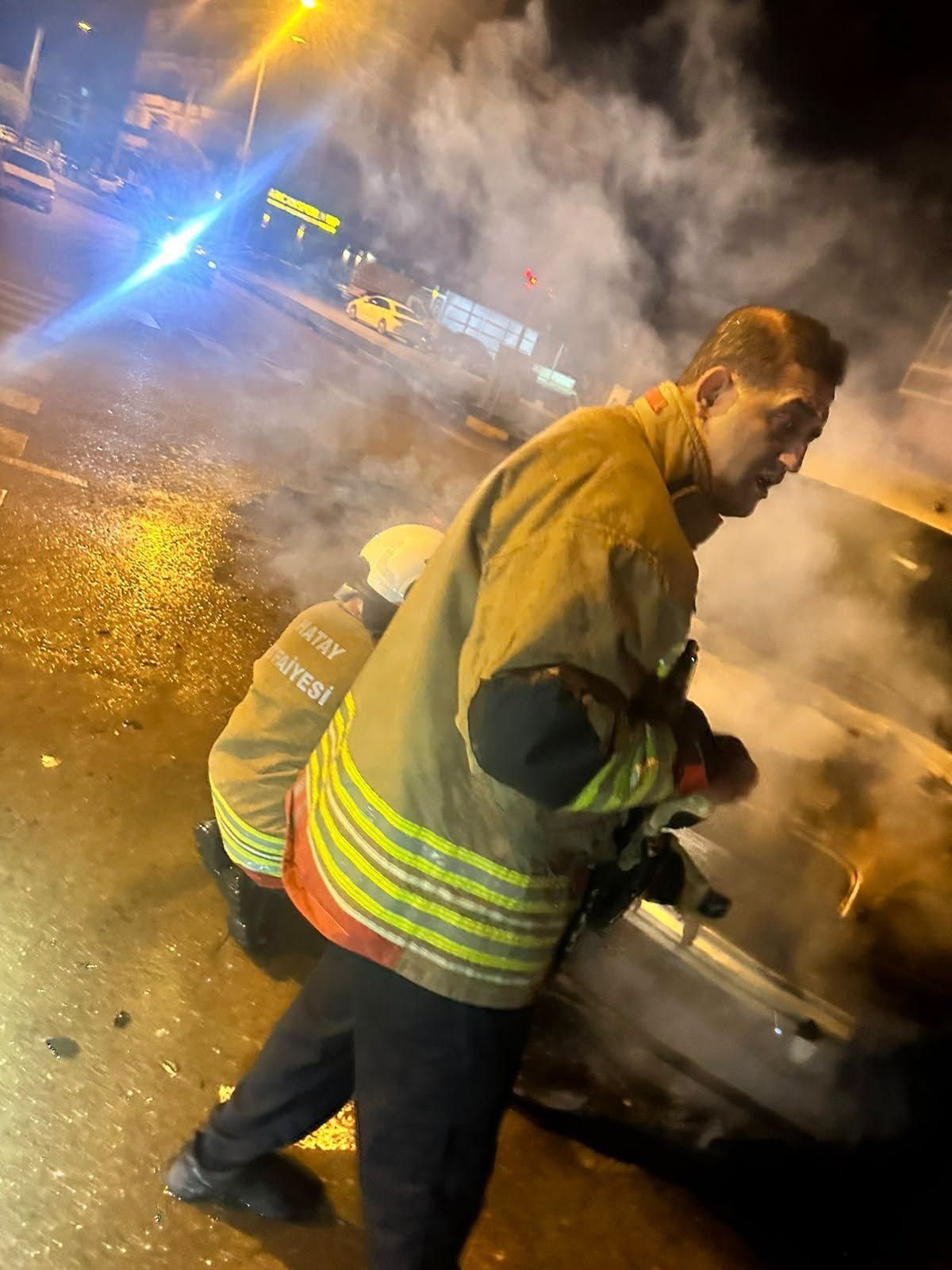 Hatay Reyhanlı'da Araç Yangınına İtfaiyeden Müdahale5