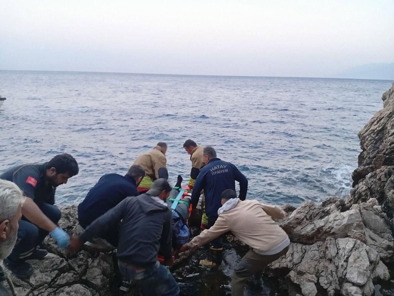 Hatay Yayladağı’nda Kayalıklardan Düşen Balıkçı Kurtarıldı