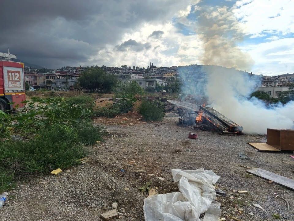 Hatay’da 3 İlçede Yangın Ekipler Hızla Müdahale Etti5