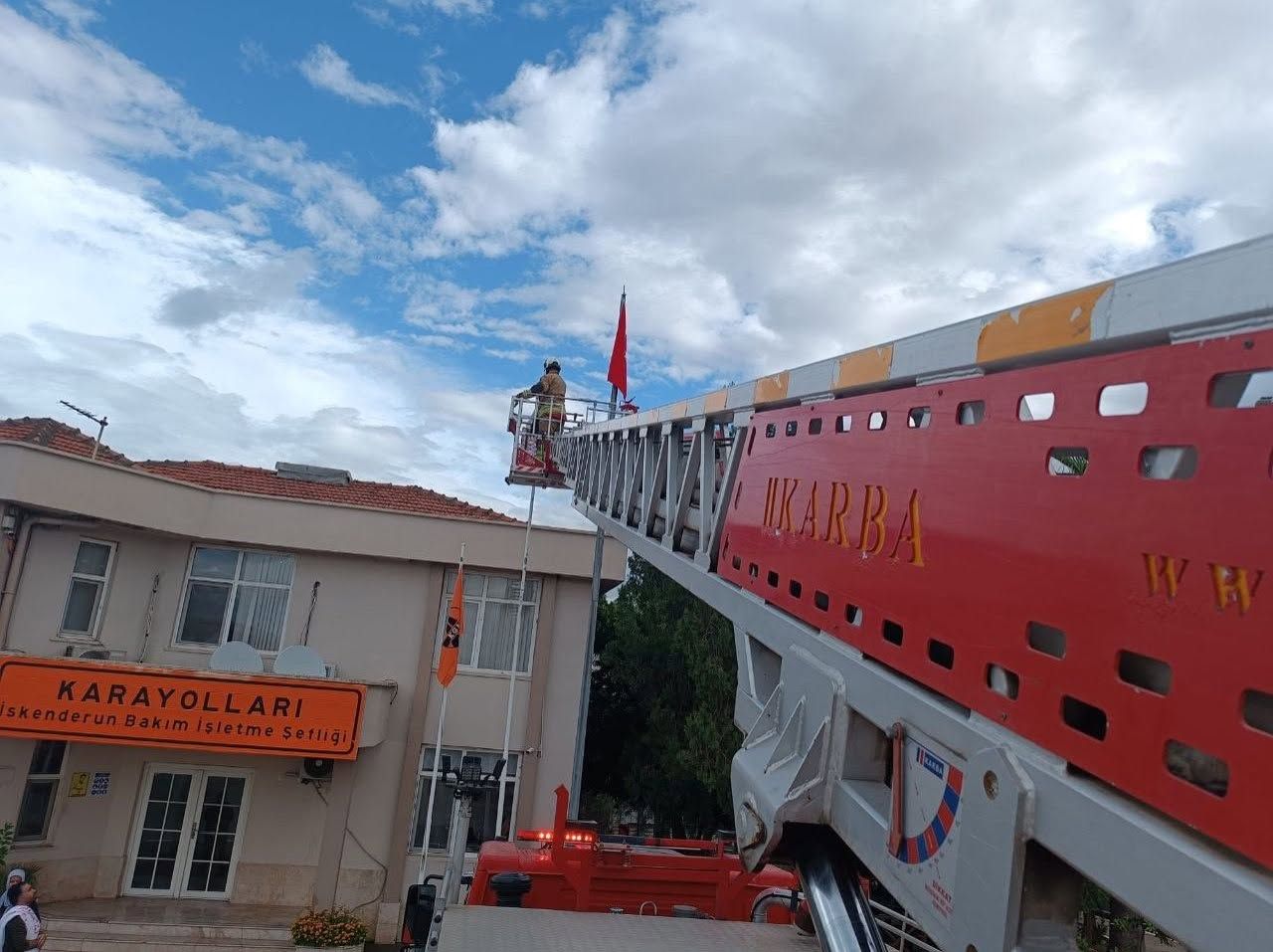 Hatay’da 5 İlçede Türk Bayrakları Yenilendi3