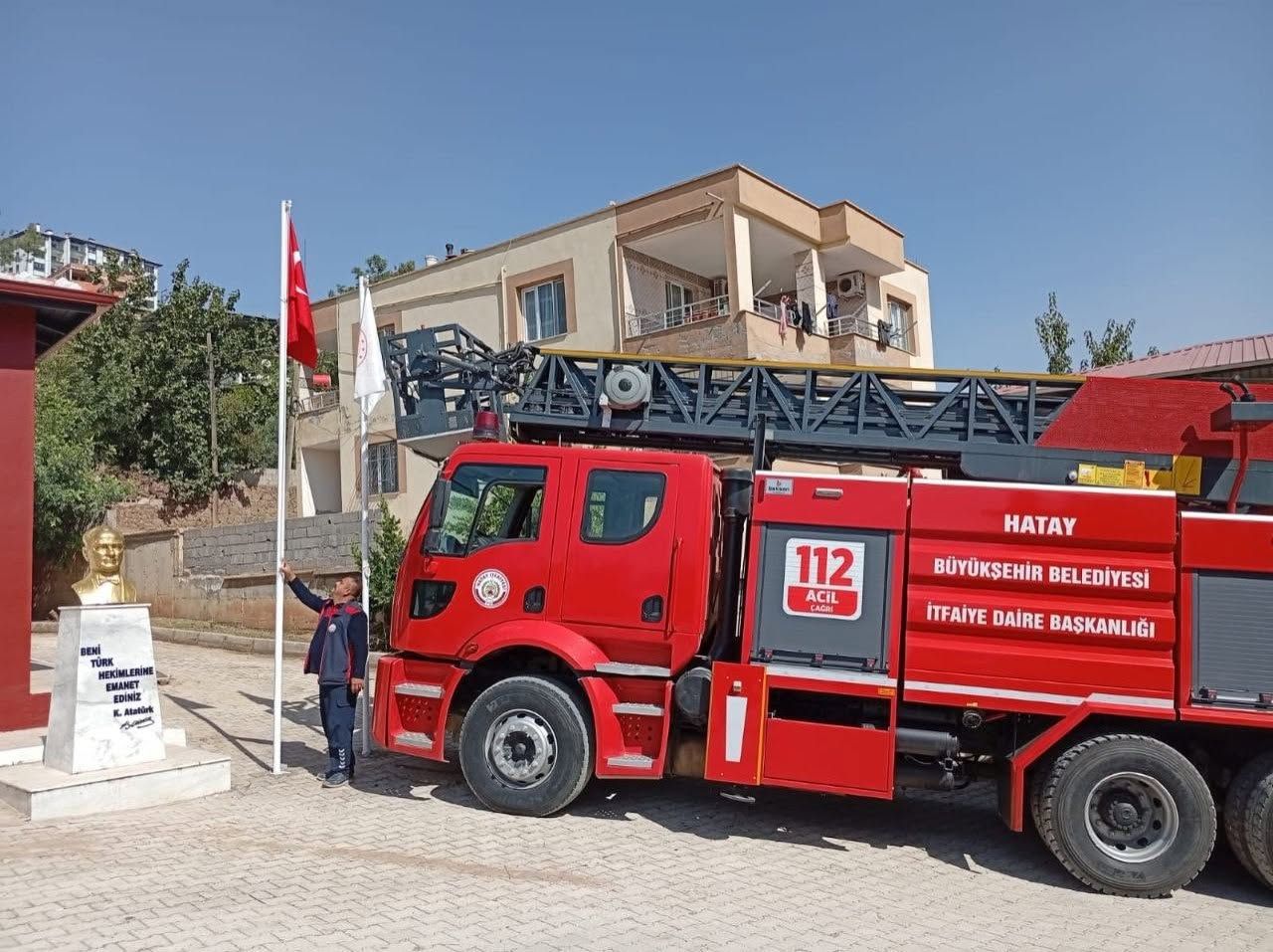 Hatay’da 5 İlçede Türk Bayrakları Yenilendi5