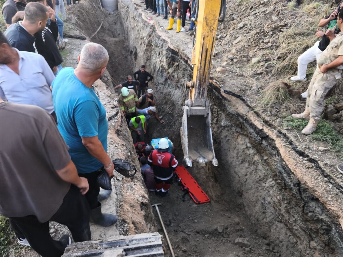 Hatay'da altyapı çalışmasında toprak altında kalan işçi kurtarıldı