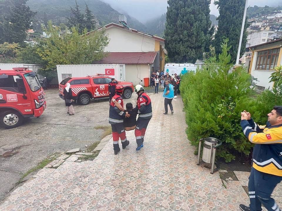 Hatay'da Ambulans Ekiplerine Yangın Ve Tahliye Eğitimi5