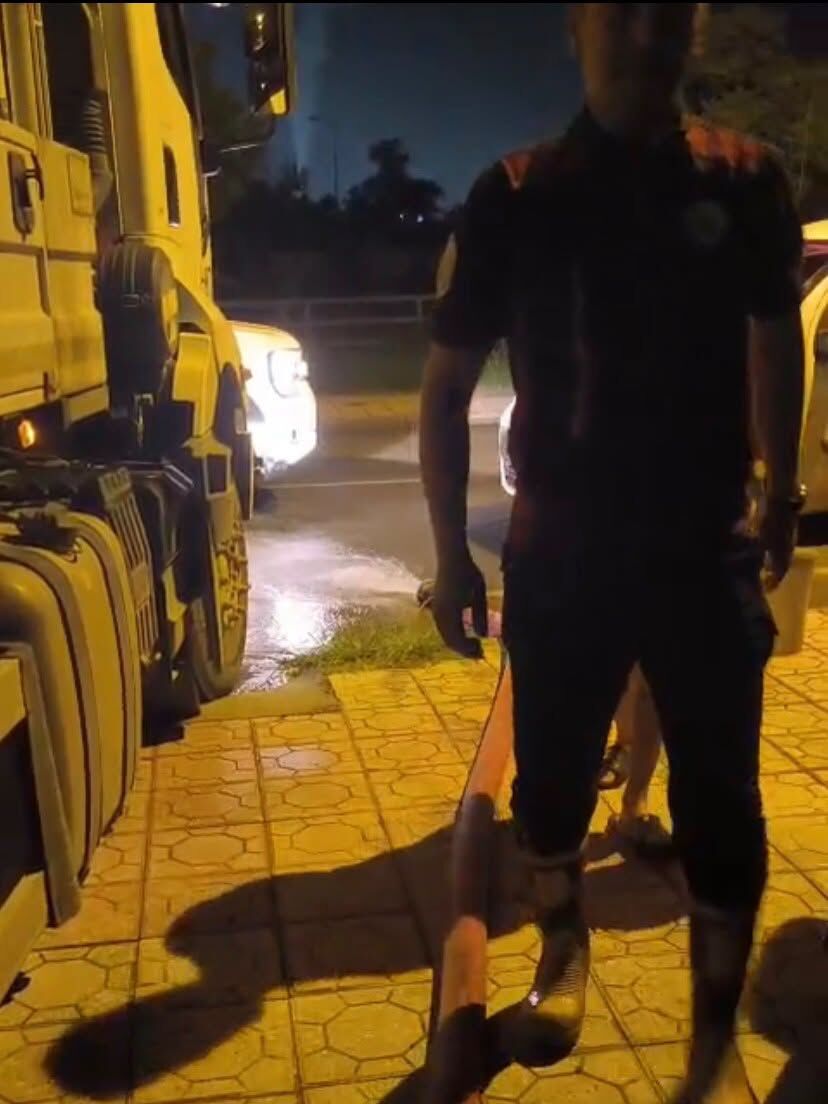 İskenderun’da Yoğun Yağış İş Yerini Su Bastı (1)
