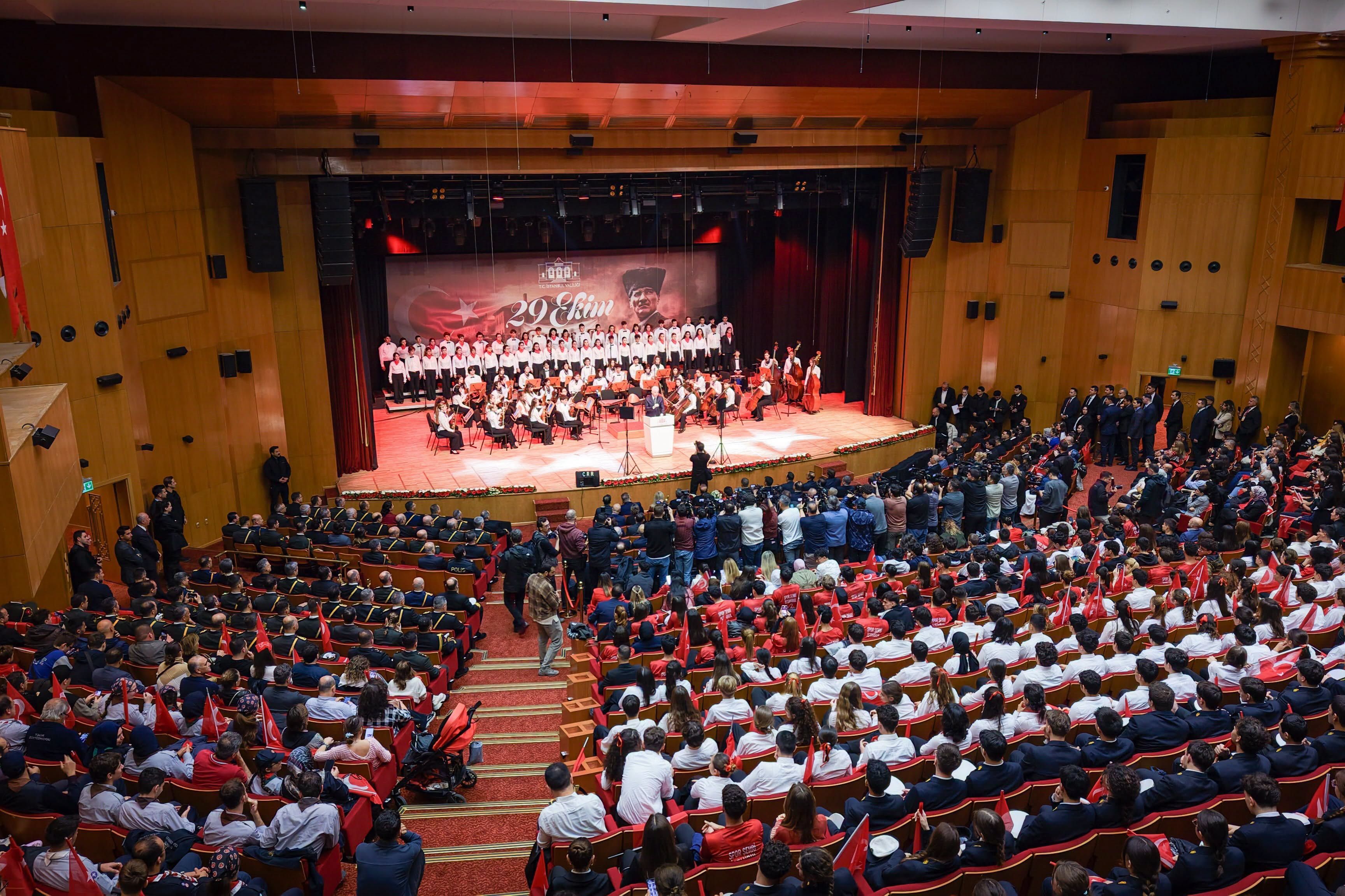 İstanbul'da Cumhuriyet'in 103. Yılı Coşkuyla Kutlandı8