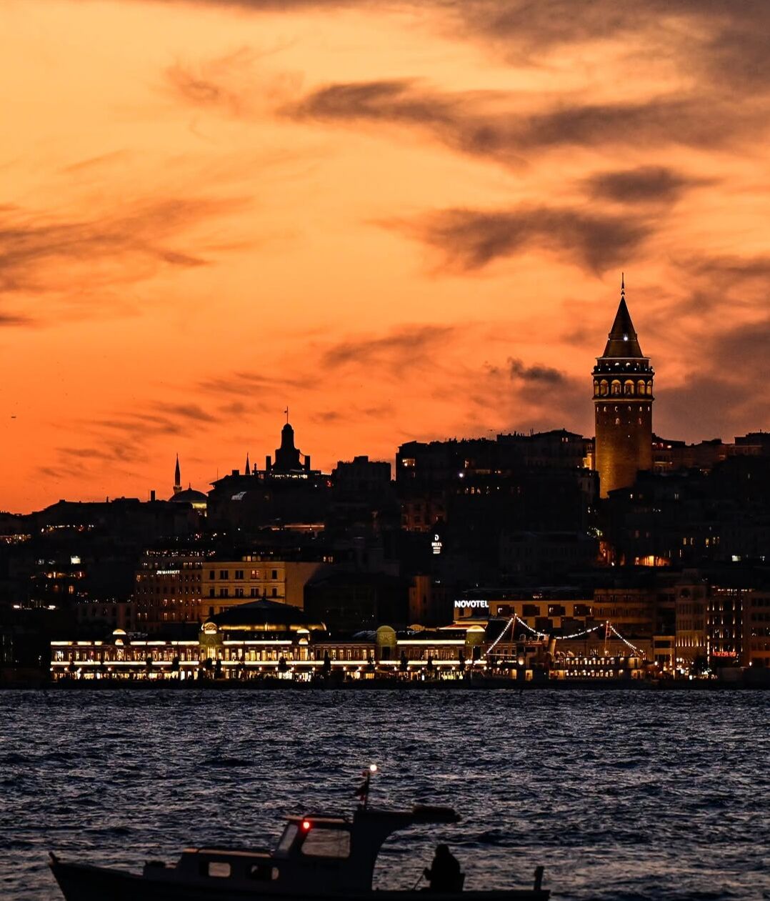 İstanbul’da Gün Batımı Kartpostallık Görüntüler Oluşturdu1