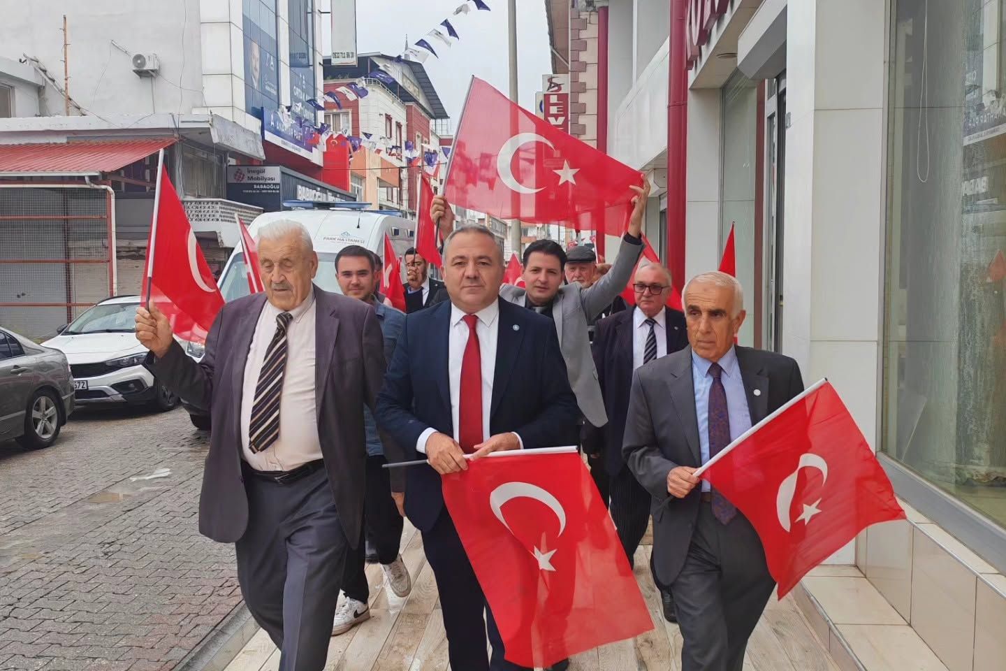 İyi̇ Parti Osmaniye Teşkilatından Bayraklı Cumhuriyet Kutlaması (6)