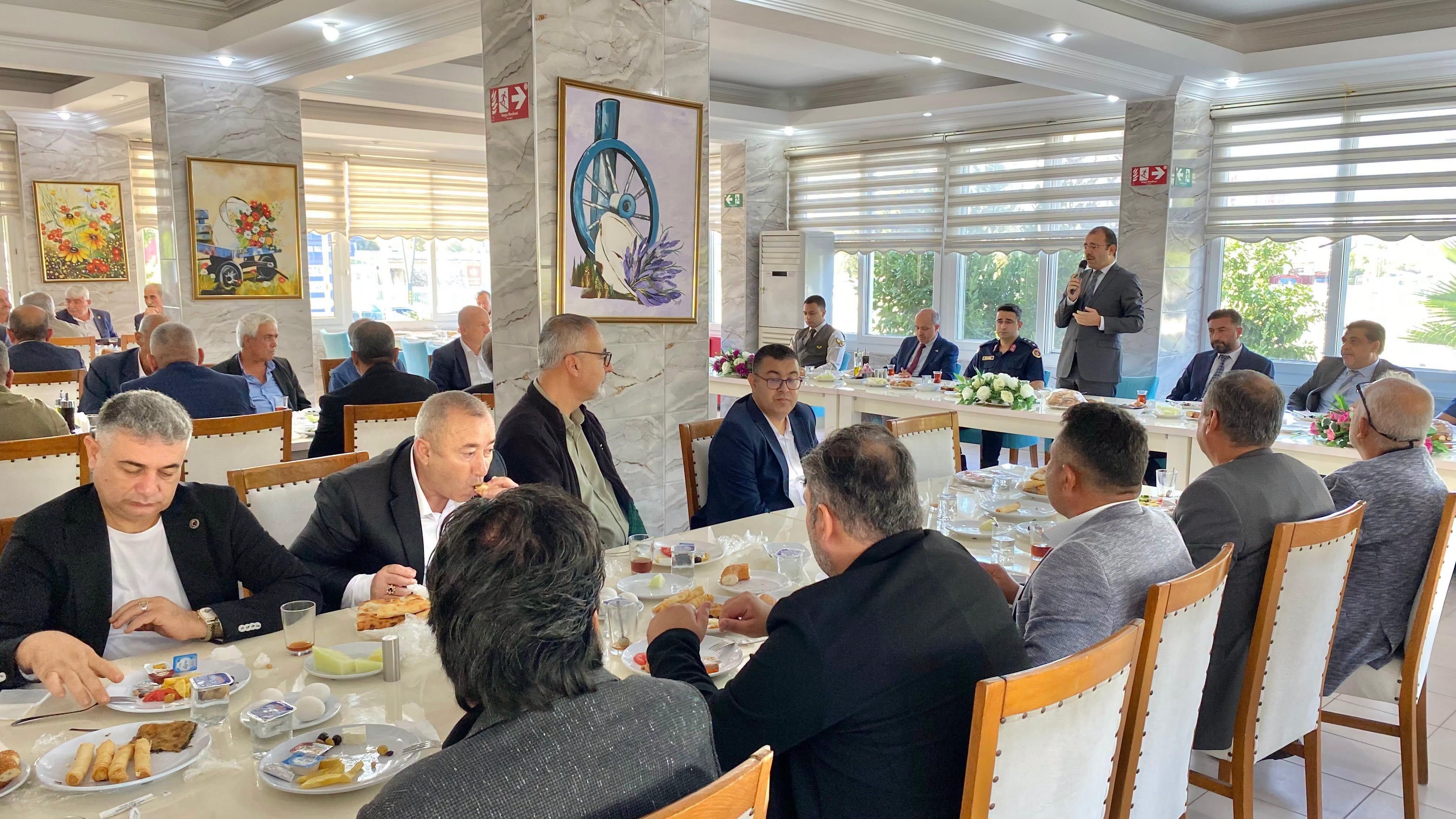 Kadirli Kaymakamı Erdinç Dolu Muhtarlarla Buluştu