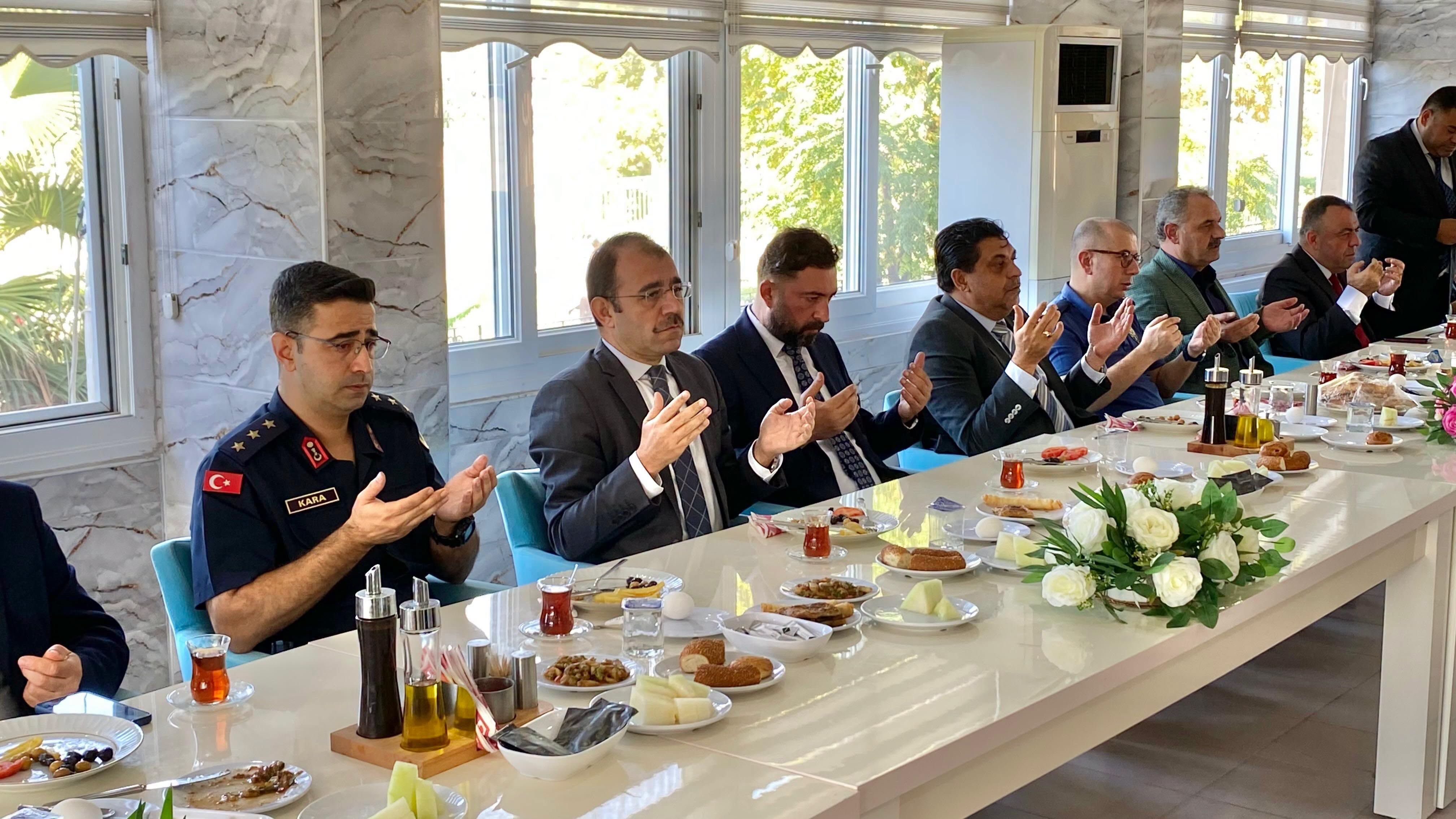 Kadirli Kaymakamı Erdinç Dolu Muhtarlarla Buluştu1