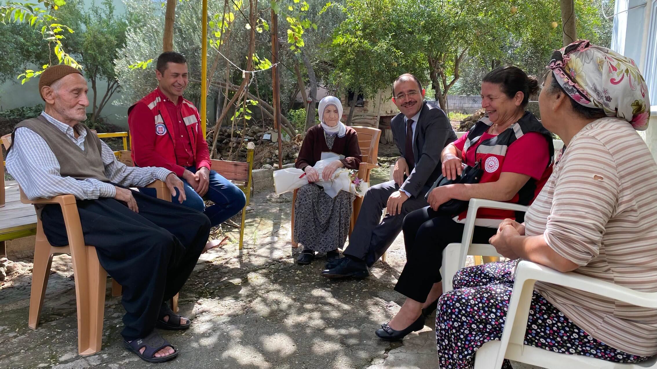 Kadirli Kaymakamı Erdinç Dolu’dan Büyüklerimize Ziyaret (7)