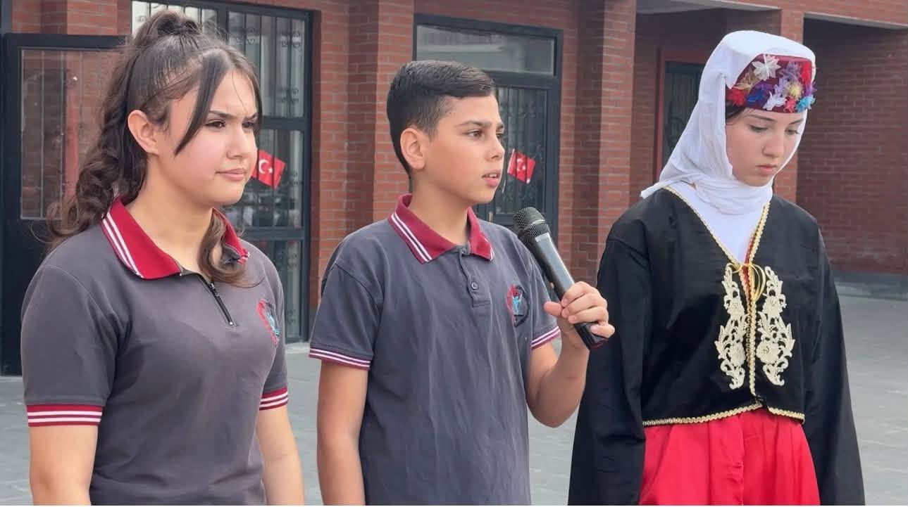 Kadirli'de Bin Öğrenci Cumhuriyet İçin Tek Yürek Oldu4