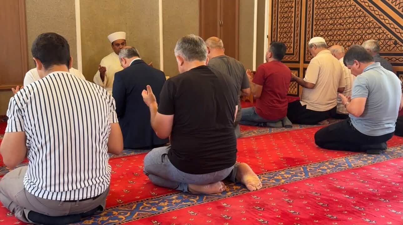 Kadirli’de Cuma Namazında Gazze İçin Dualar Edildi2