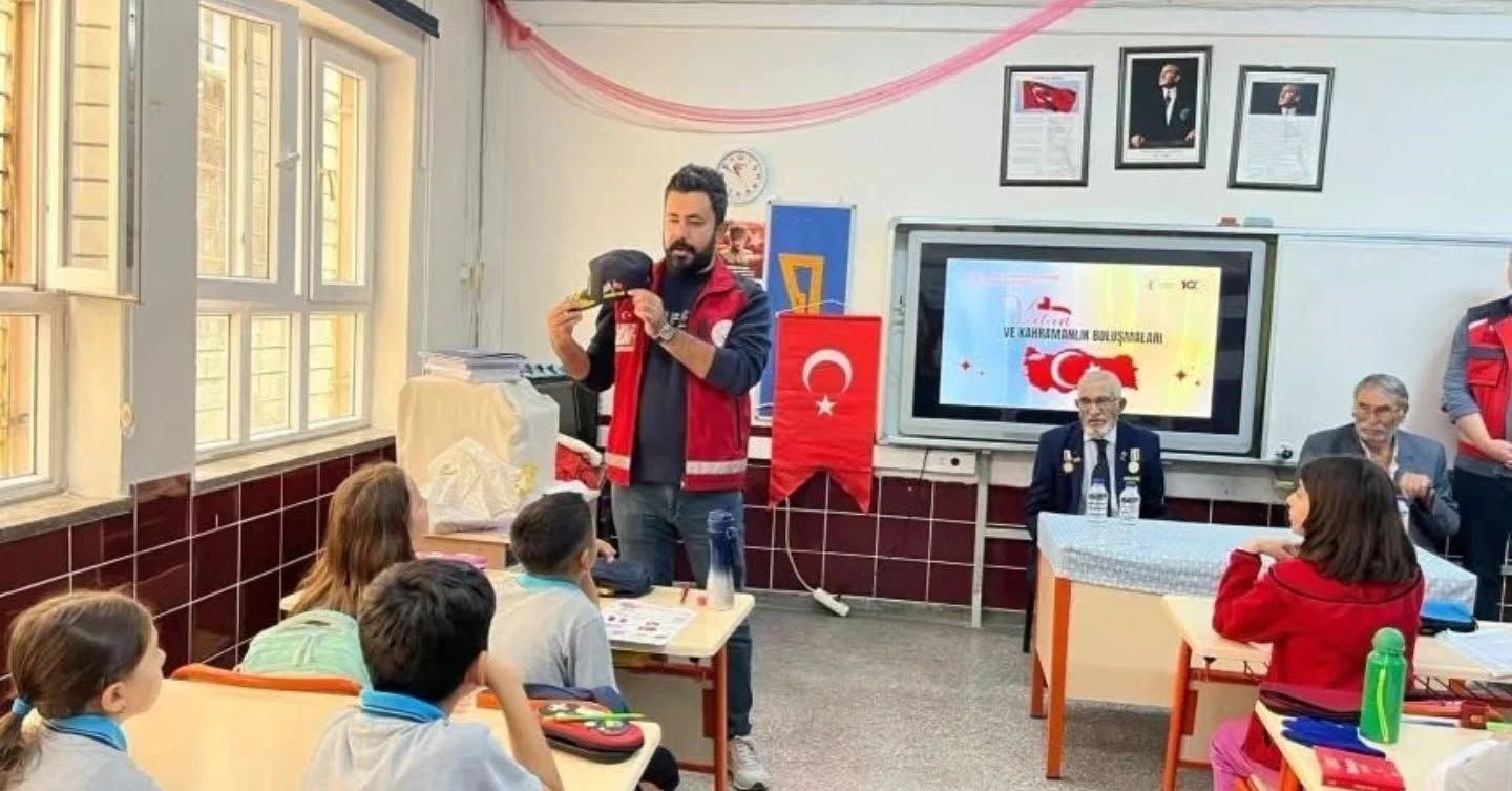 Kadirli'de Gazi Ve Şehit Babasından Öğrencilere Vatan Dersi2