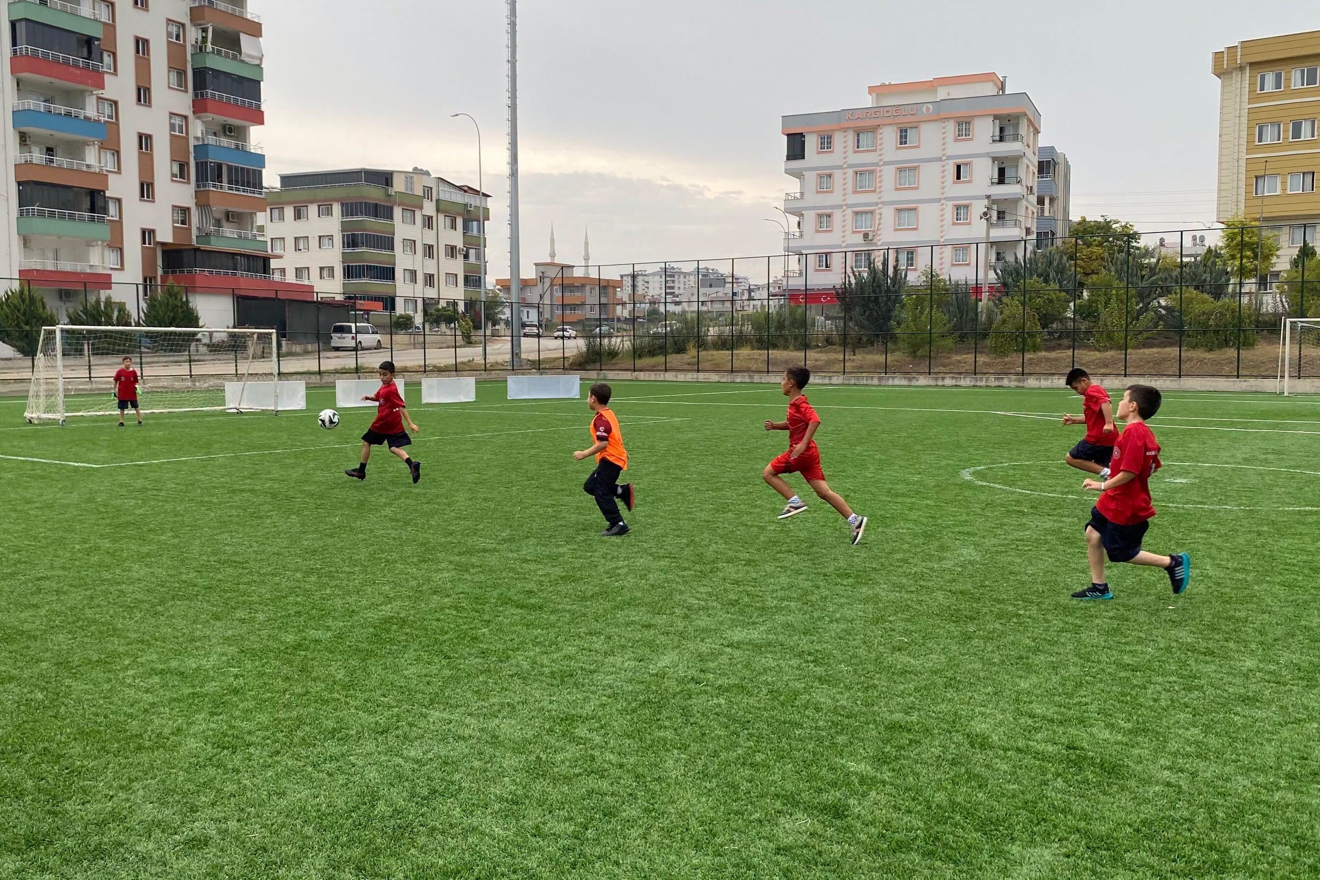 Kadirli’de İlkokullar Arası Futbol Turnuvası Başladı (2)