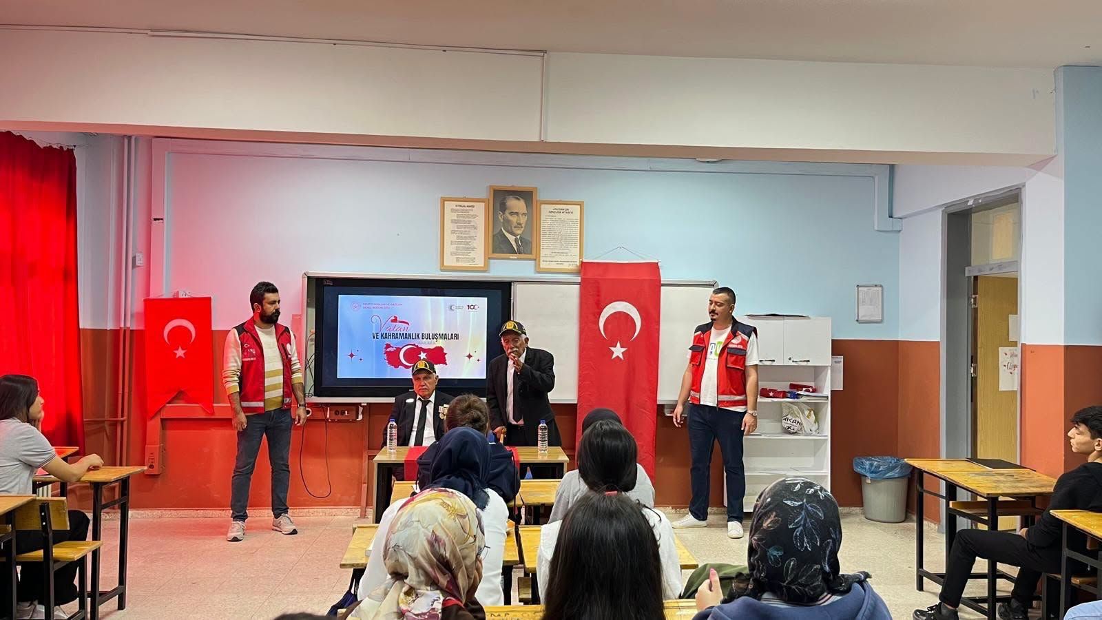 Kadirli'de Kıbrıs Gazileri Öğrencilerle Buluştu3