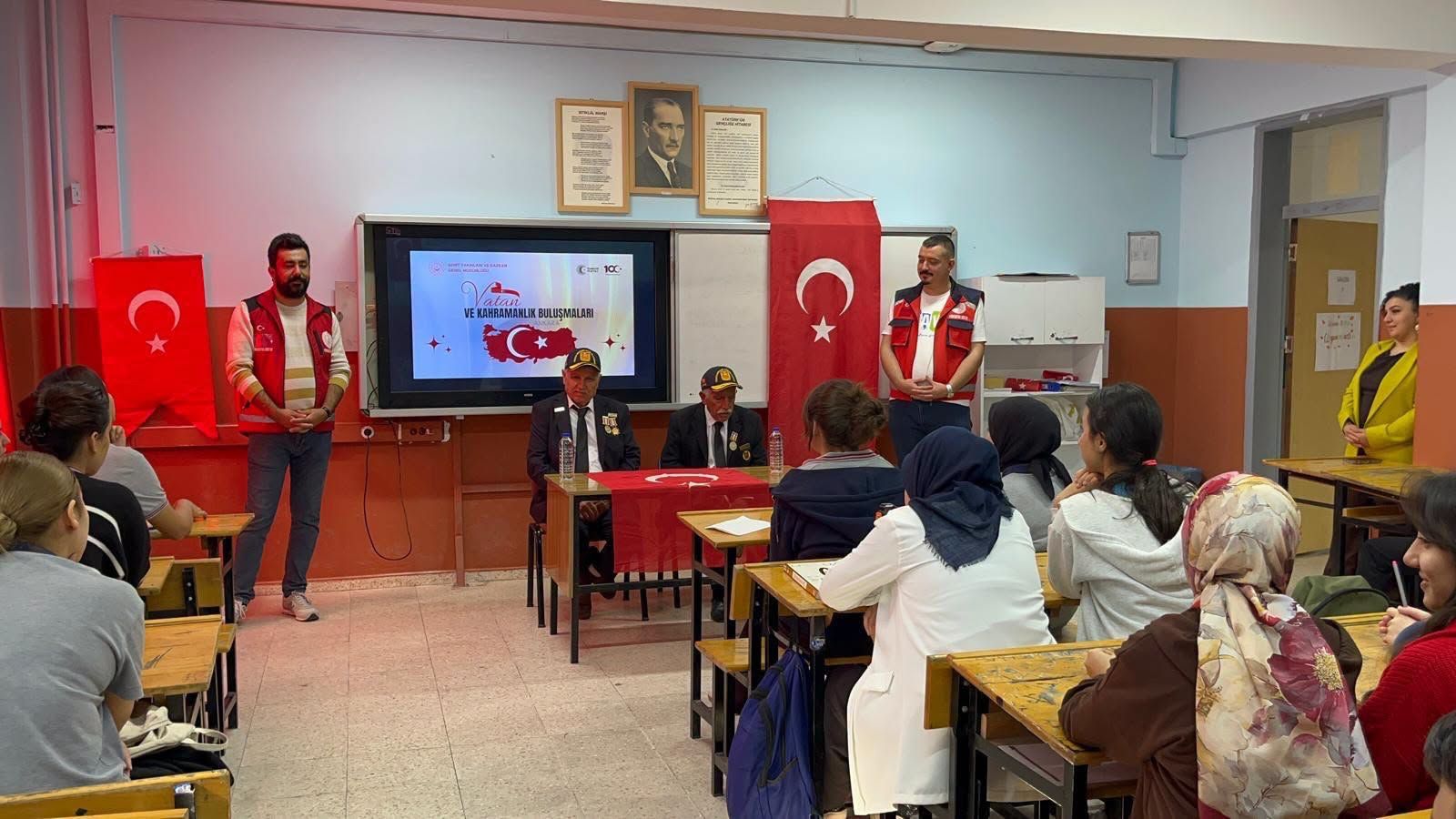Kadirli'de Kıbrıs Gazileri Öğrencilerle Buluştu4