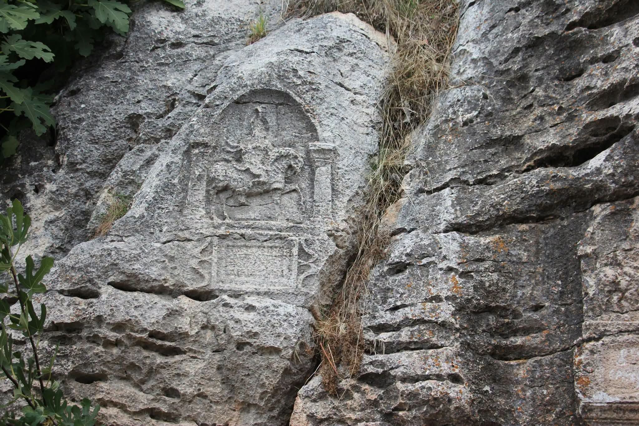 Konya Derebucak’ta 1900 Yıllık Yedi Süvari Kaya Anıtı2