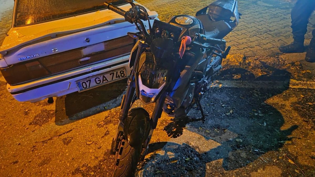 Manavgat'ta trafik kazasında 2 kişi ağır yaralandı