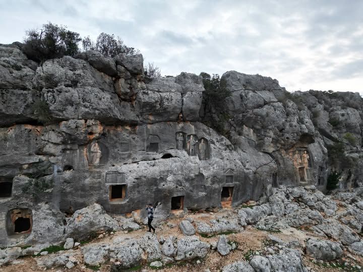 Mersin Kanlıdivane’de Taşa İşlenen Aile Armaronzas Kabartması