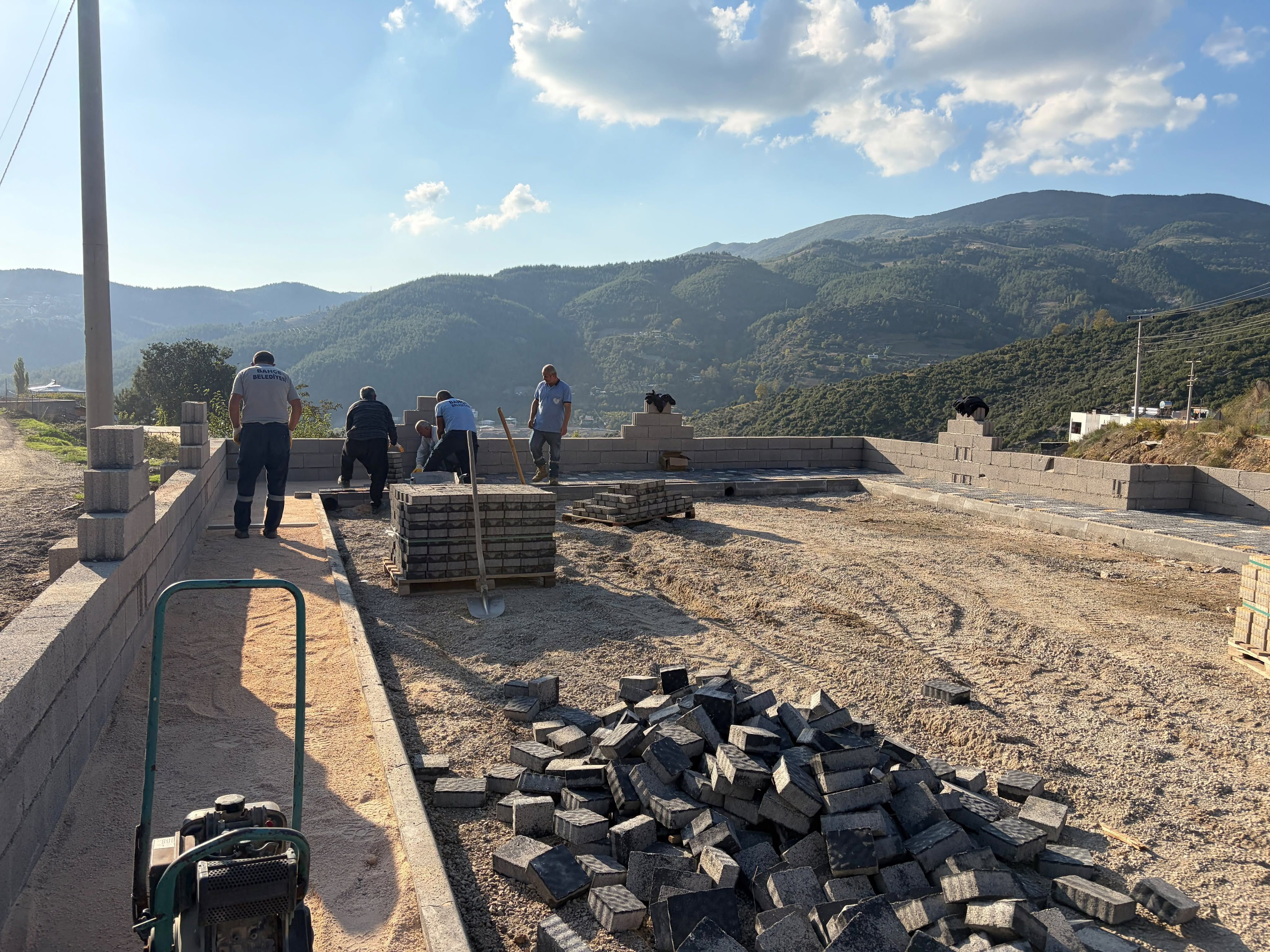 Osmaniye Bahçe’de Başkan Kadıoğlu Yol Çalışmalarını İnceledi3