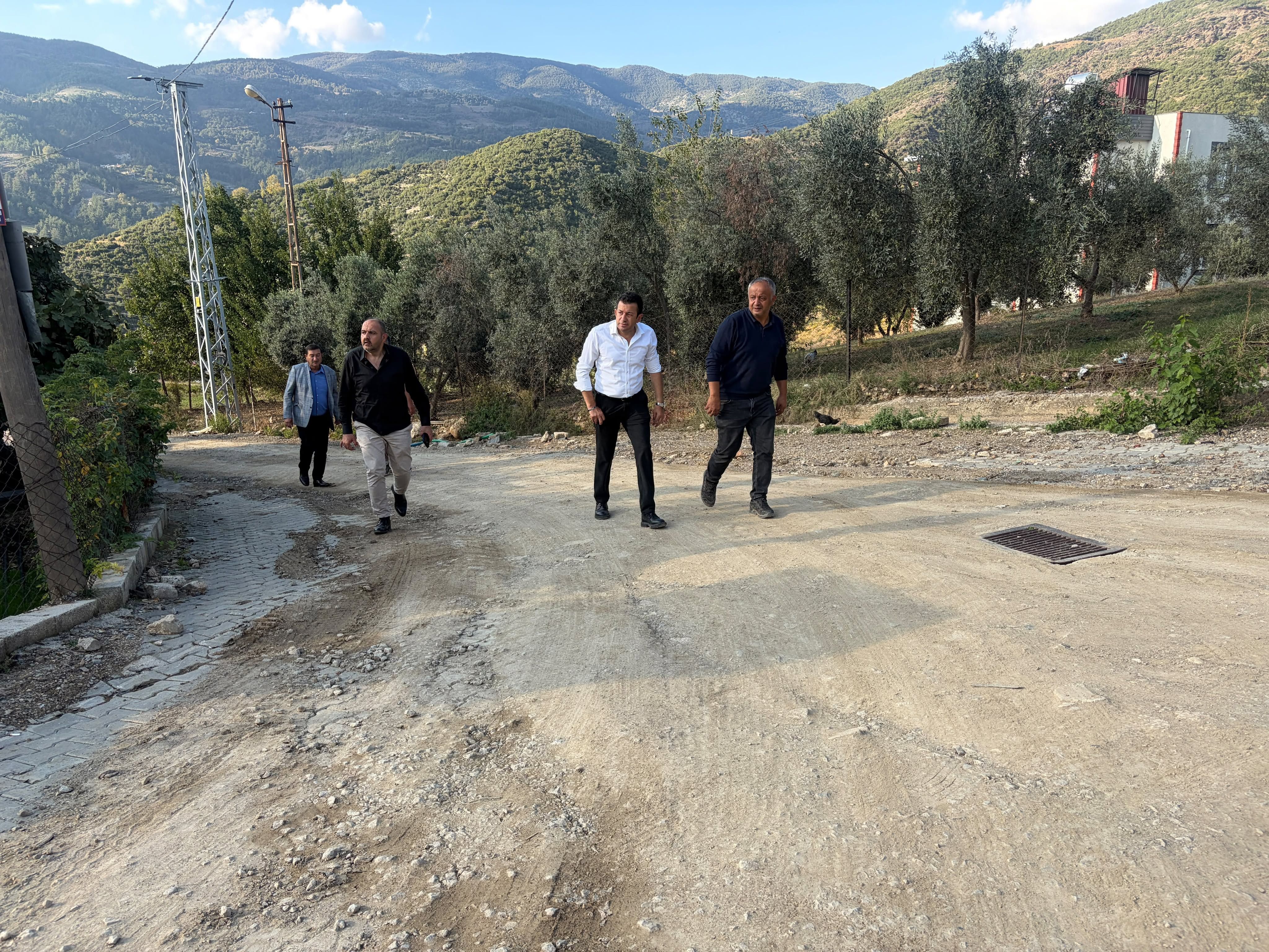 Osmaniye Bahçe’de Başkan Kadıoğlu Yol Çalışmalarını İnceledi6