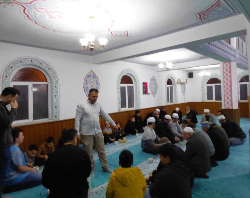 Osmaniye Bahçe'de Müftü Düger Gençlerle Namazda Buluştu (2)