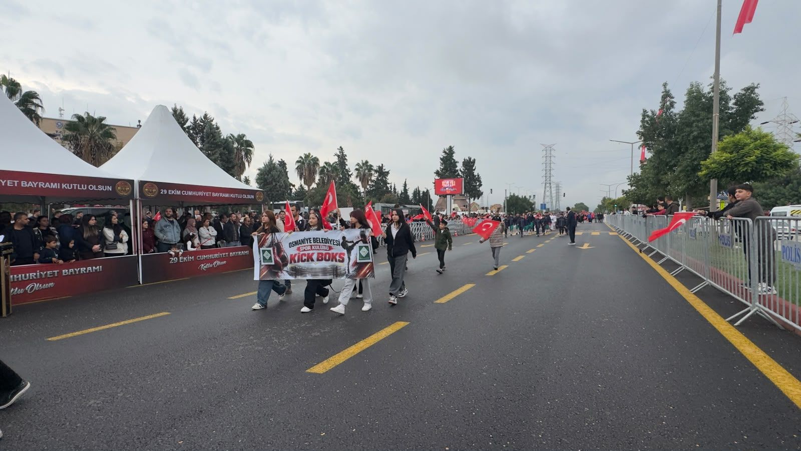 Osmaniye Belediyesi Sporcularından Cumhuriyet Geçidi (4)