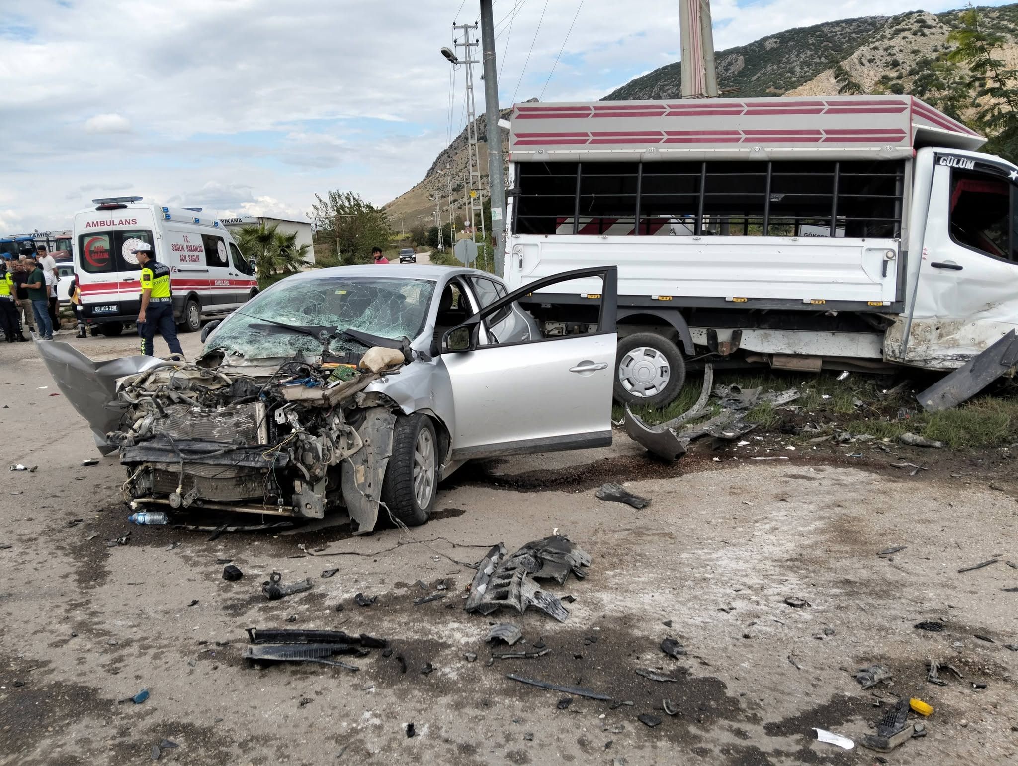 Osmaniye Hemite Kavşağı’nda Kaza 3 Kişi Yaralandı1