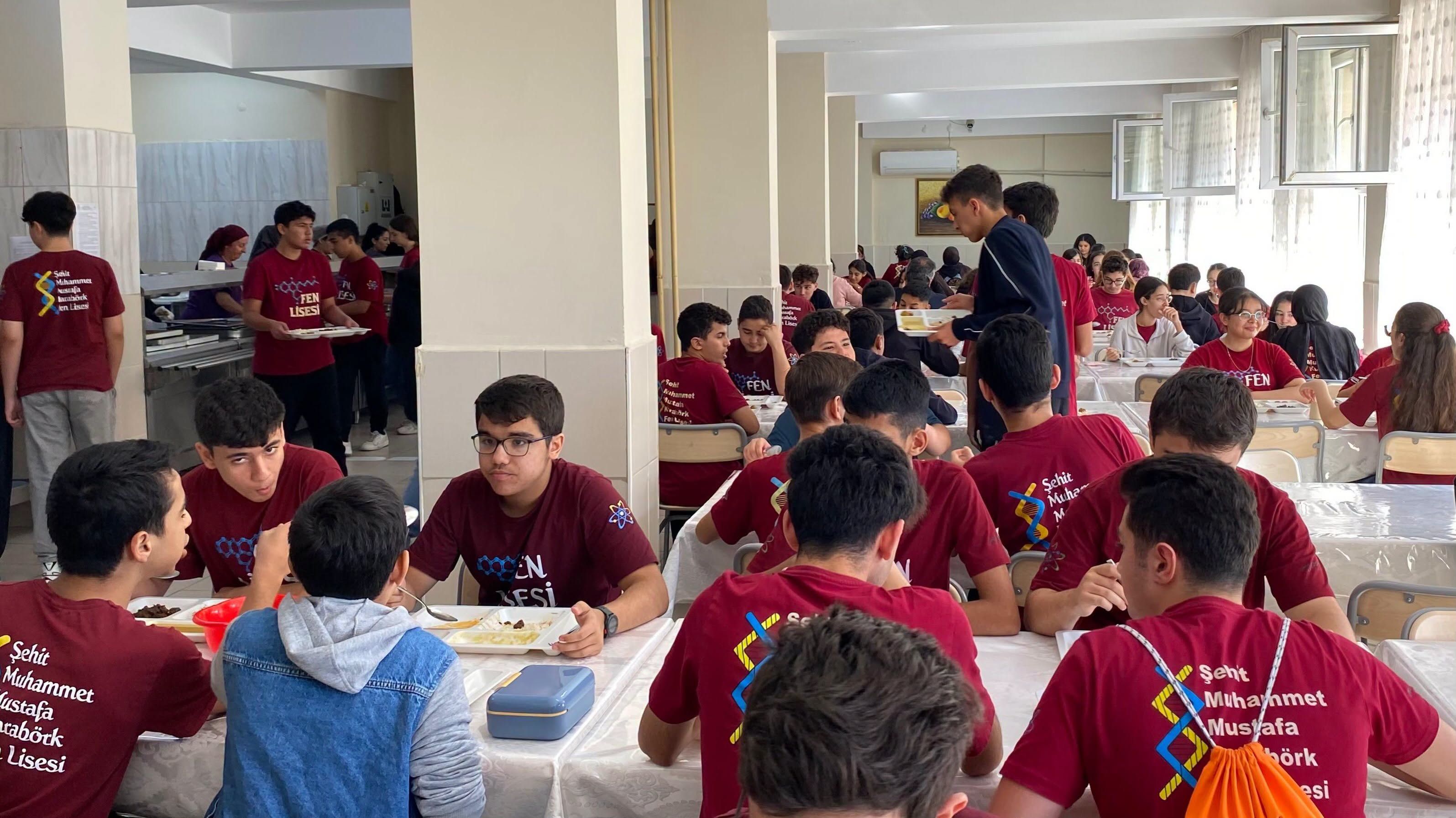 Osmaniye Kadirli Kaymakamı Dolu Öğrencilerle Buluştu1