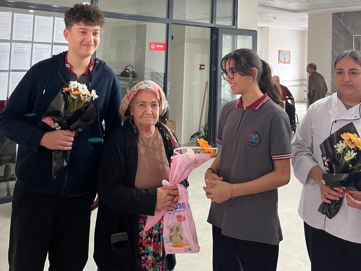 Osmaniye Kadirli’de Lise Öğrencilerinden Huzurevi Ziyareti2