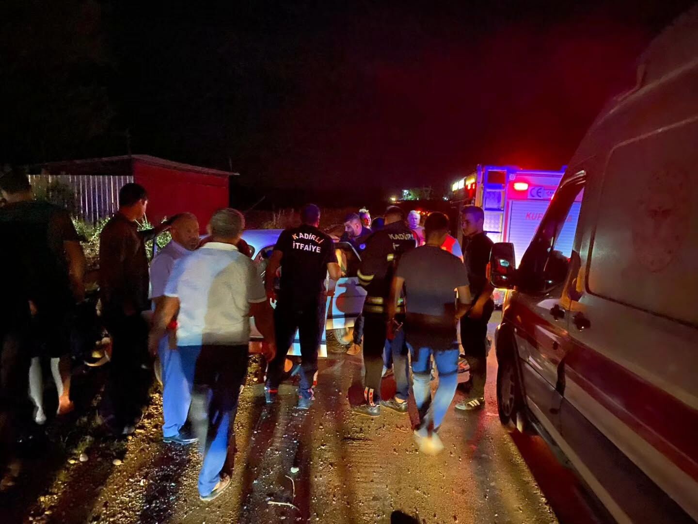 Osmaniye Kadirli’de Otomobil Köprü Korkuluklarına Çarptı1-1