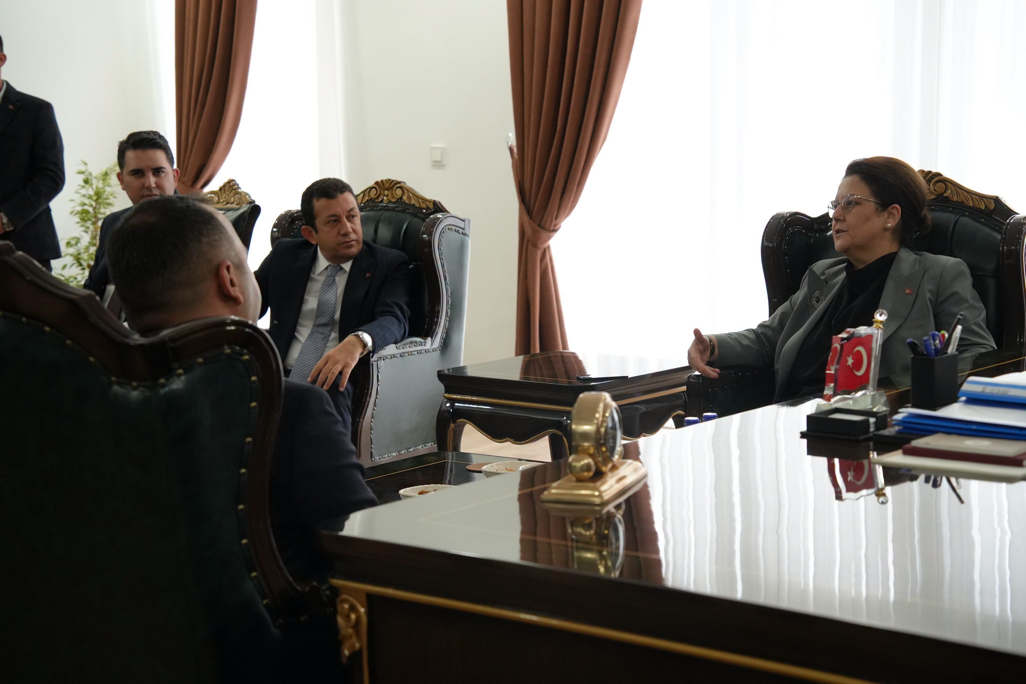 Osmaniye Milletvekili Derya Yanık Bahçe'yi Ziyaret Etti3