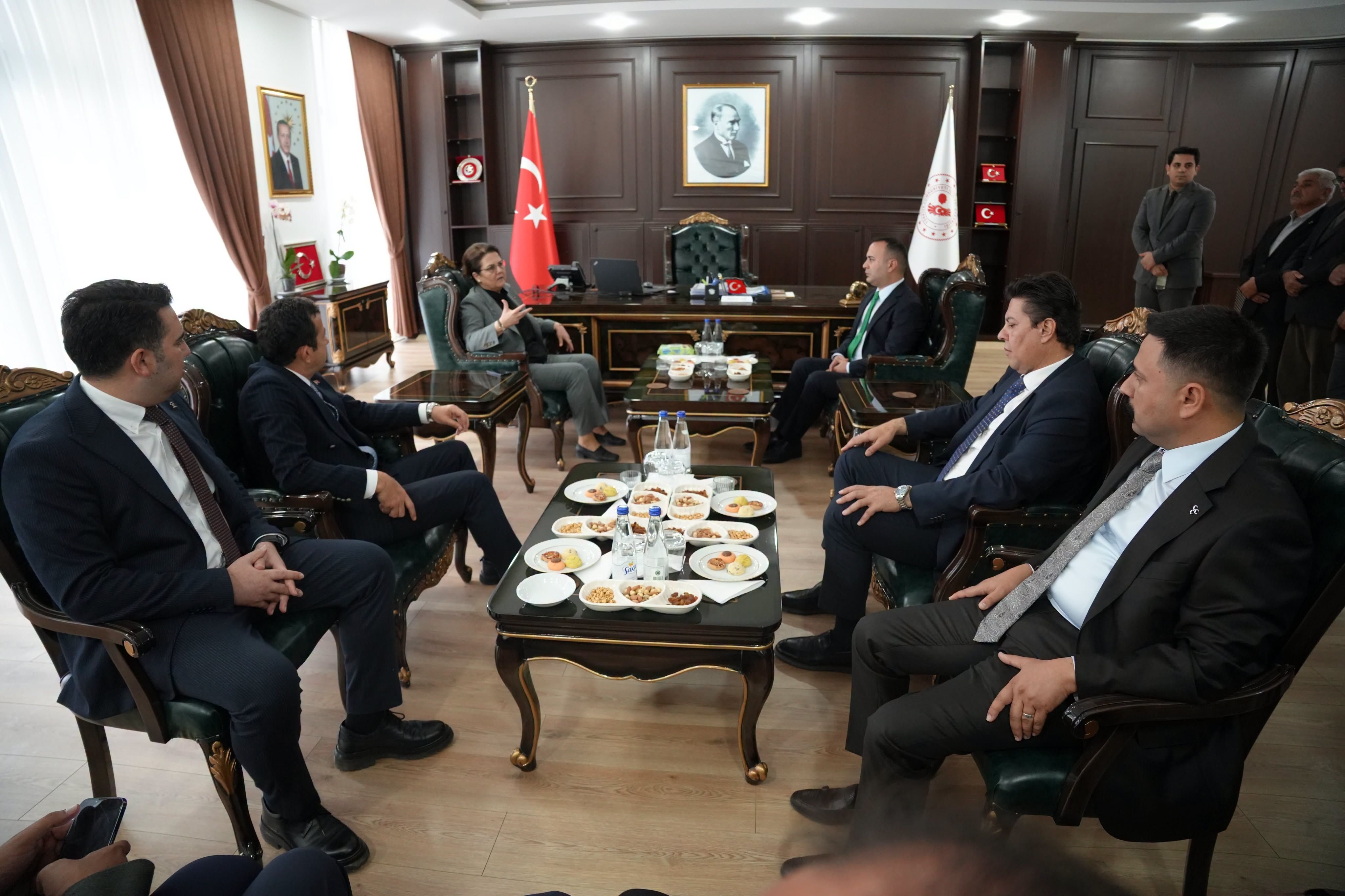 Osmaniye Milletvekili Derya Yanık Bahçe'yi Ziyaret Etti5