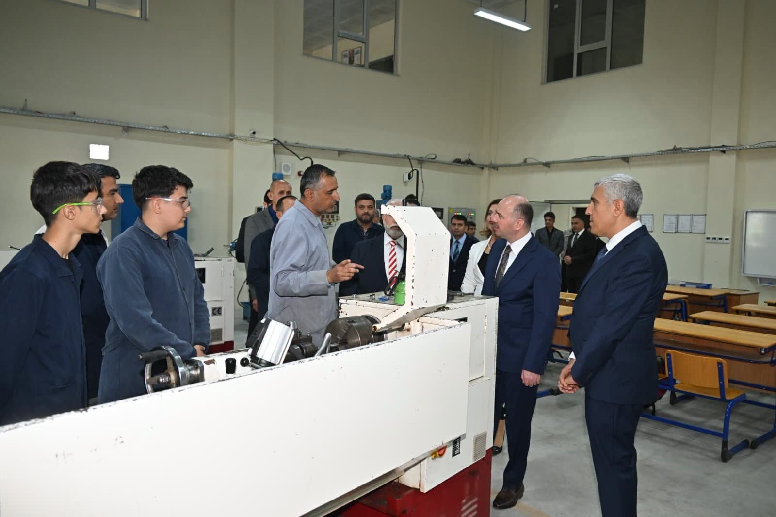 Osmaniye Valisi Serdengeçti'den Meslek Lisesi Ziyareti
